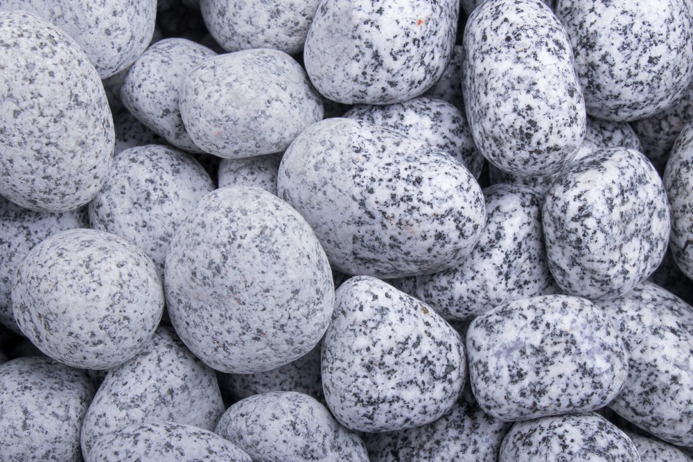 Zierkies getrommelt - Granitkiesel div. Körn.